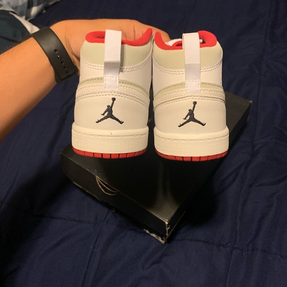 Jordan 1 Mid Bugs Bunny (Size 3Y) - Picture 3 of 5